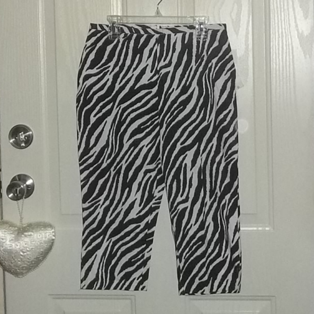 BNWT Zebra White/Black Capri Pants Capris